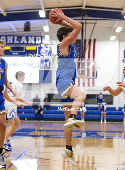 Thumbnail 2 in Newport Central Catholic @ Highlands photogallery.
