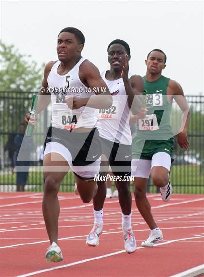Thumbnail 2 in UIL 6A Track Region III Final photogallery.