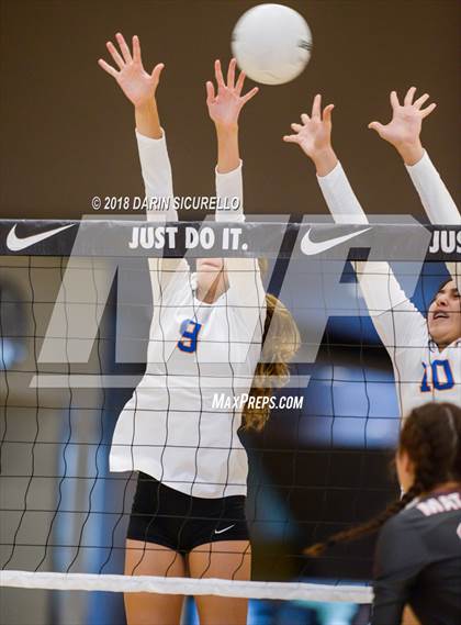Thumbnail 2 in Bishop Gorman vs. Mater Dei (NIKE Tournament of Champions)  photogallery.