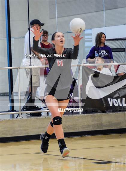 Thumbnail 2 in Bishop Gorman vs. Mater Dei (NIKE Tournament of Champions)  photogallery.