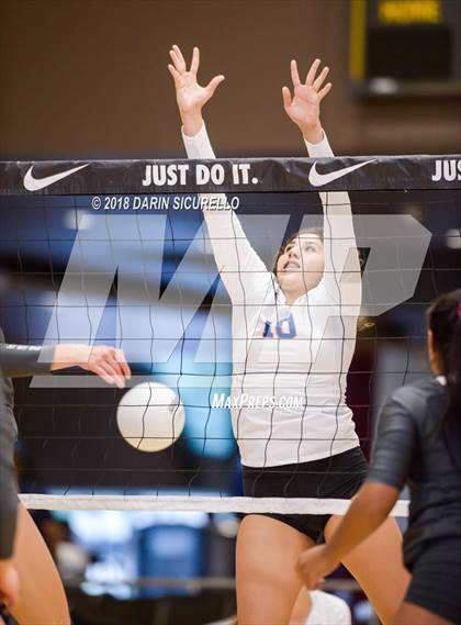 Thumbnail 2 in Bishop Gorman vs. Mater Dei (NIKE Tournament of Champions)  photogallery.