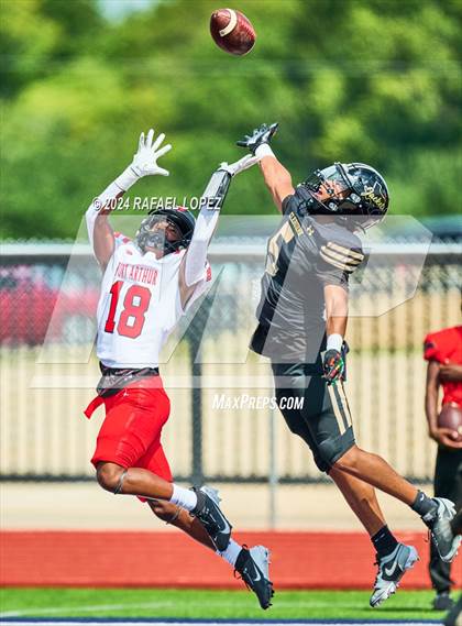 Thumbnail 3 in Cleburne vs. Port Arthur Memorial photogallery.