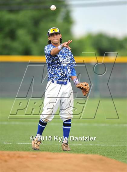 Thumbnail 2 in Robinson vs Carthage (UIL 4A Region 3 Quarterfinal) photogallery.