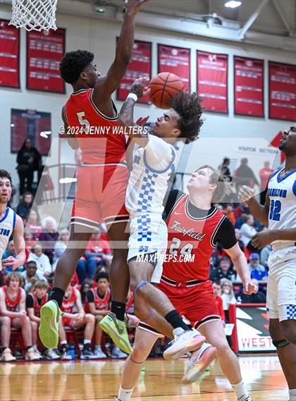 Thumbnail 2 in Hamilton vs. Fairfield (OHSAA Southwest District Division 1 Sectionals Round 2) photogallery.