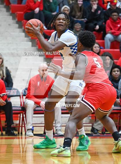 Thumbnail 2 in Hamilton vs. Fairfield (OHSAA Southwest District Division 1 Sectionals Round 2) photogallery.