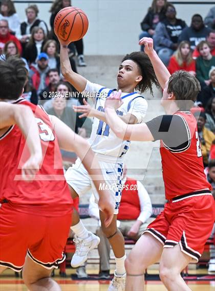 Thumbnail 2 in Hamilton vs. Fairfield (OHSAA Southwest District Division 1 Sectionals Round 2) photogallery.