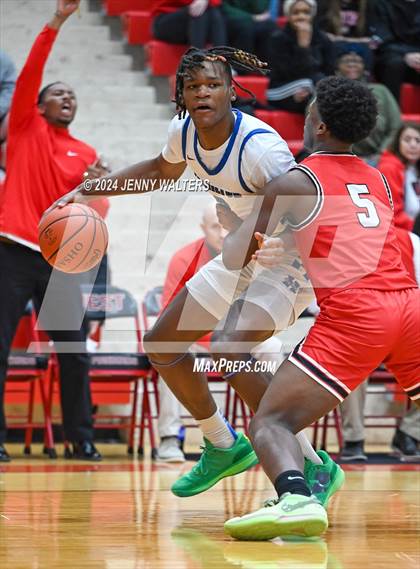 Thumbnail 3 in Hamilton vs. Fairfield (OHSAA Southwest District Division 1 Sectionals Round 2) photogallery.