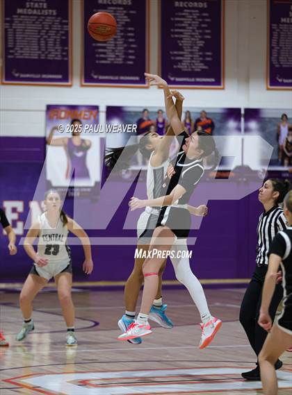Thumbnail 3 in Central Columbia vs. Jersey Shore (PIAA District 4 Class 4A Final) photogallery.