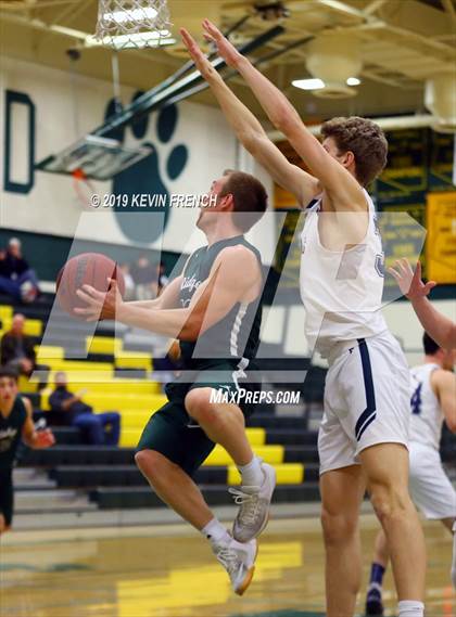 Thumbnail 2 in Mountain Ridge vs. New Trier (Horizon Holiday Hoops Tournament) photogallery.