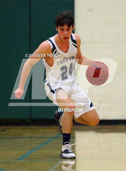 Thumbnail 3 in Mountain Ridge vs. New Trier (Horizon Holiday Hoops Tournament) photogallery.