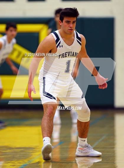 Thumbnail 1 in Mountain Ridge vs. New Trier (Horizon Holiday Hoops Tournament) photogallery.