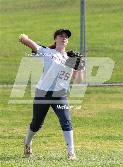 Thumbnail 1 in Pacifica vs. Foothill Tech photogallery.