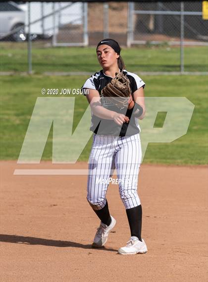 Thumbnail 2 in Pacifica vs. Foothill Tech photogallery.