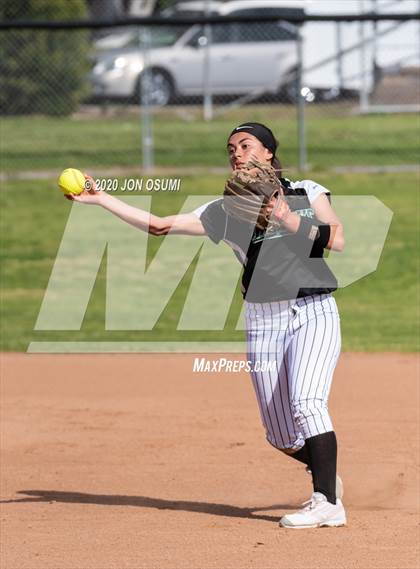 Thumbnail 2 in Pacifica vs. Foothill Tech photogallery.