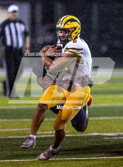 Thumbnail 2 in Inglewood vs. Edison (CIF SS Division 3 Round 2) photogallery.