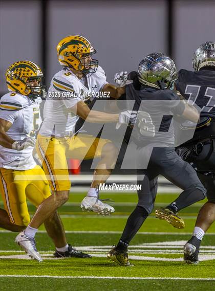 Thumbnail 3 in Inglewood vs. Edison (CIF SS Division 3 Round 2) photogallery.