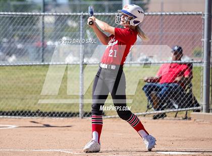 Thumbnail 3 in Elizabeth @ Sand Creek photogallery.