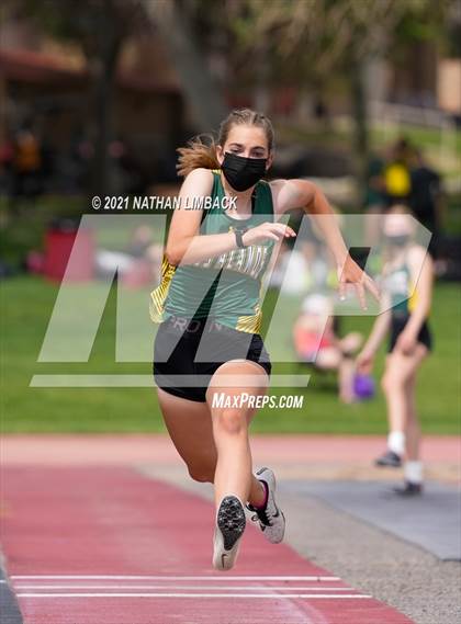 Thumbnail 1 in Albuquerque Academy Track Meet photogallery.