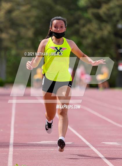 Thumbnail 1 in Albuquerque Academy Track Meet photogallery.