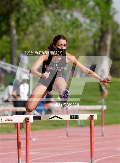 Thumbnail 1 in Albuquerque Academy Track Meet photogallery.