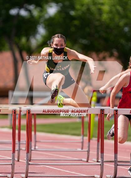 Thumbnail 3 in Albuquerque Academy Track Meet photogallery.