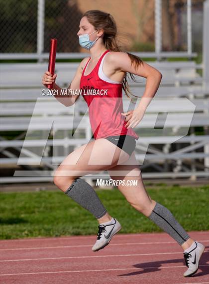 Thumbnail 3 in Albuquerque Academy Track Meet photogallery.