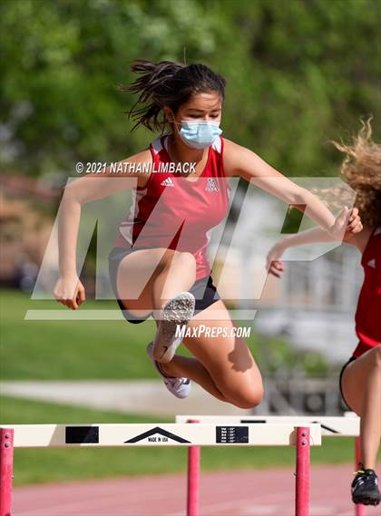 Thumbnail 2 in Albuquerque Academy Track Meet photogallery.
