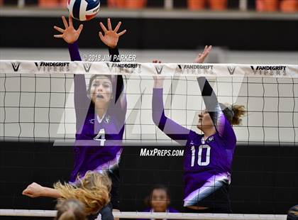 Thumbnail 2 in Cedar Ridge @ Vandegrift photogallery.