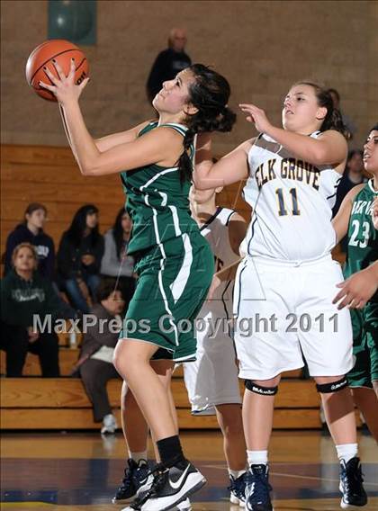 Thumbnail 1 in River Valley vs. Elk Grove (Lincoln Invitational) photogallery.