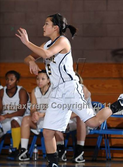 Thumbnail 2 in River Valley vs. Elk Grove (Lincoln Invitational) photogallery.