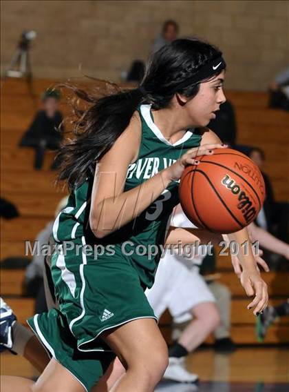 Thumbnail 3 in River Valley vs. Elk Grove (Lincoln Invitational) photogallery.