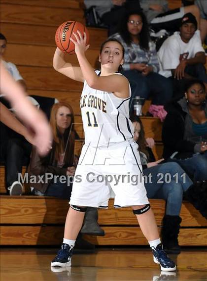 Thumbnail 1 in River Valley vs. Elk Grove (Lincoln Invitational) photogallery.