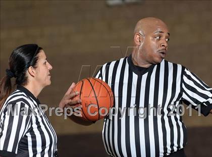 Thumbnail 2 in River Valley vs. Elk Grove (Lincoln Invitational) photogallery.