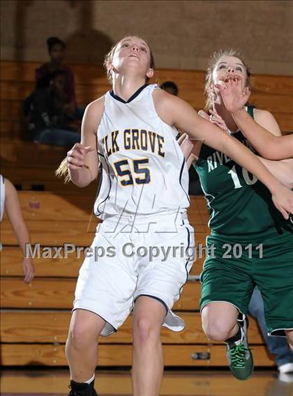 Thumbnail 1 in River Valley vs. Elk Grove (Lincoln Invitational) photogallery.