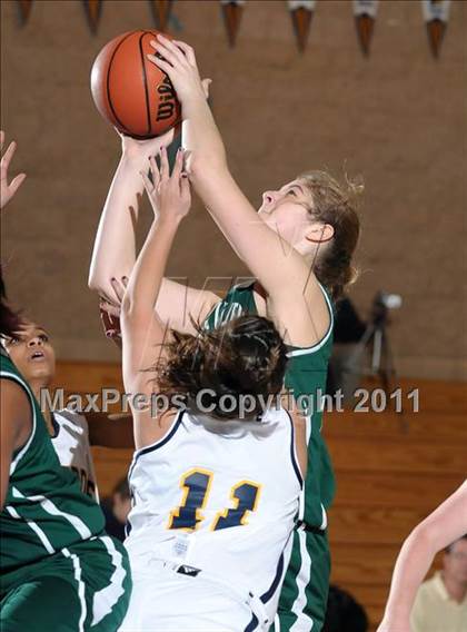 Thumbnail 1 in River Valley vs. Elk Grove (Lincoln Invitational) photogallery.