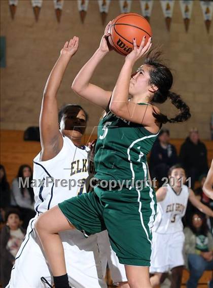 Thumbnail 1 in River Valley vs. Elk Grove (Lincoln Invitational) photogallery.