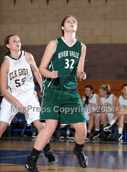 Thumbnail 1 in River Valley vs. Elk Grove (Lincoln Invitational) photogallery.