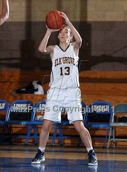 Thumbnail 1 in River Valley vs. Elk Grove (Lincoln Invitational) photogallery.