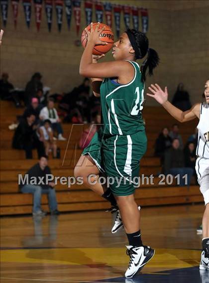 Thumbnail 2 in River Valley vs. Elk Grove (Lincoln Invitational) photogallery.