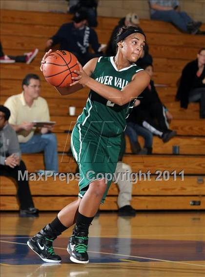 Thumbnail 1 in River Valley vs. Elk Grove (Lincoln Invitational) photogallery.