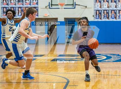 Thumbnail 1 in Muncie Central @ Indianapolis Bishop Chatard photogallery.