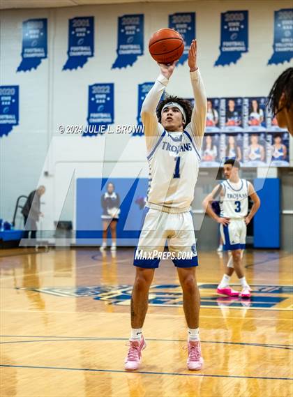 Thumbnail 2 in Muncie Central @ Indianapolis Bishop Chatard photogallery.