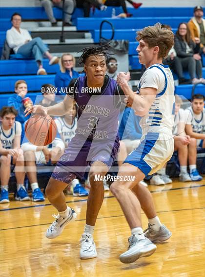 Thumbnail 3 in Muncie Central @ Indianapolis Bishop Chatard photogallery.