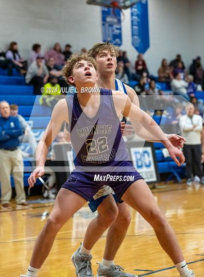 Thumbnail 1 in Muncie Central @ Indianapolis Bishop Chatard photogallery.