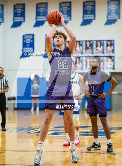Thumbnail 2 in Muncie Central @ Indianapolis Bishop Chatard photogallery.