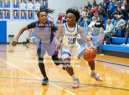 Thumbnail 2 in Muncie Central @ Indianapolis Bishop Chatard photogallery.