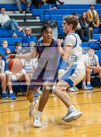 Thumbnail 2 in Muncie Central @ Indianapolis Bishop Chatard photogallery.