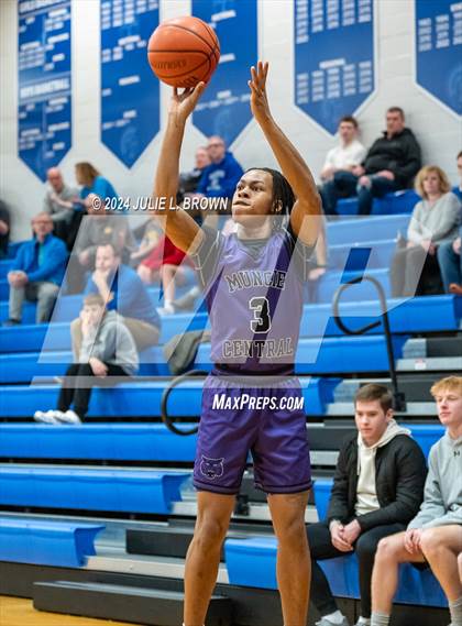 Thumbnail 2 in Muncie Central @ Indianapolis Bishop Chatard photogallery.