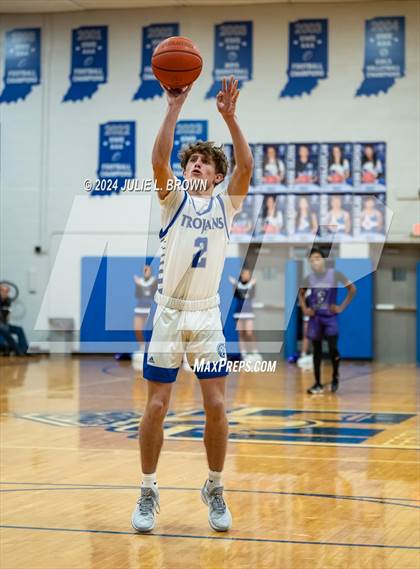 Thumbnail 2 in Muncie Central @ Indianapolis Bishop Chatard photogallery.