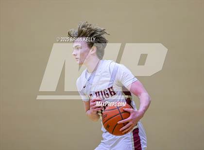 Thumbnail 2 in Malden Catholic @ Boston College High photogallery.